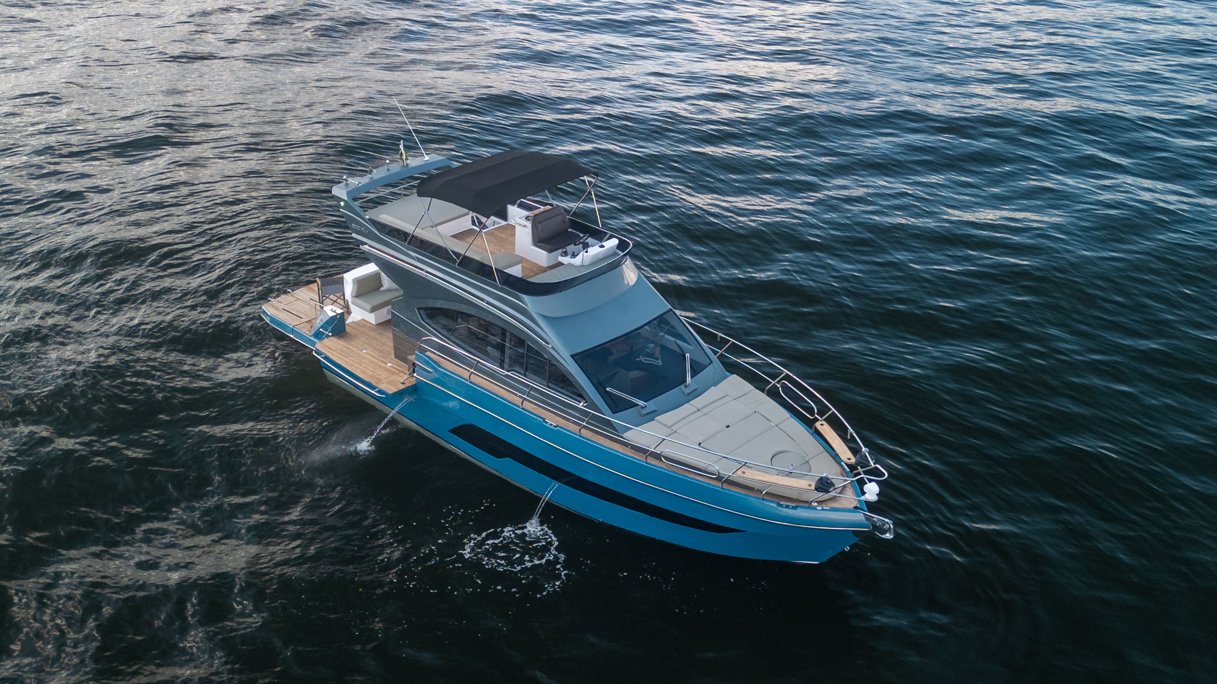 A Solara 500 Fly realmente é uma embarcação para a família?